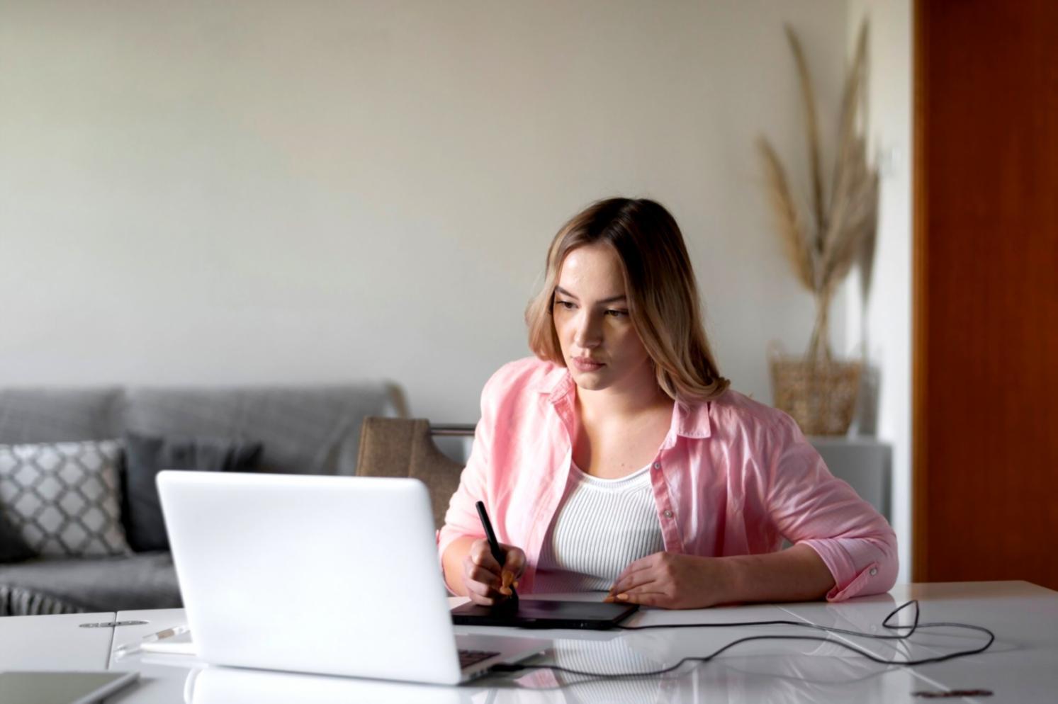 Équipe folivexa en consultation financière avec des clients